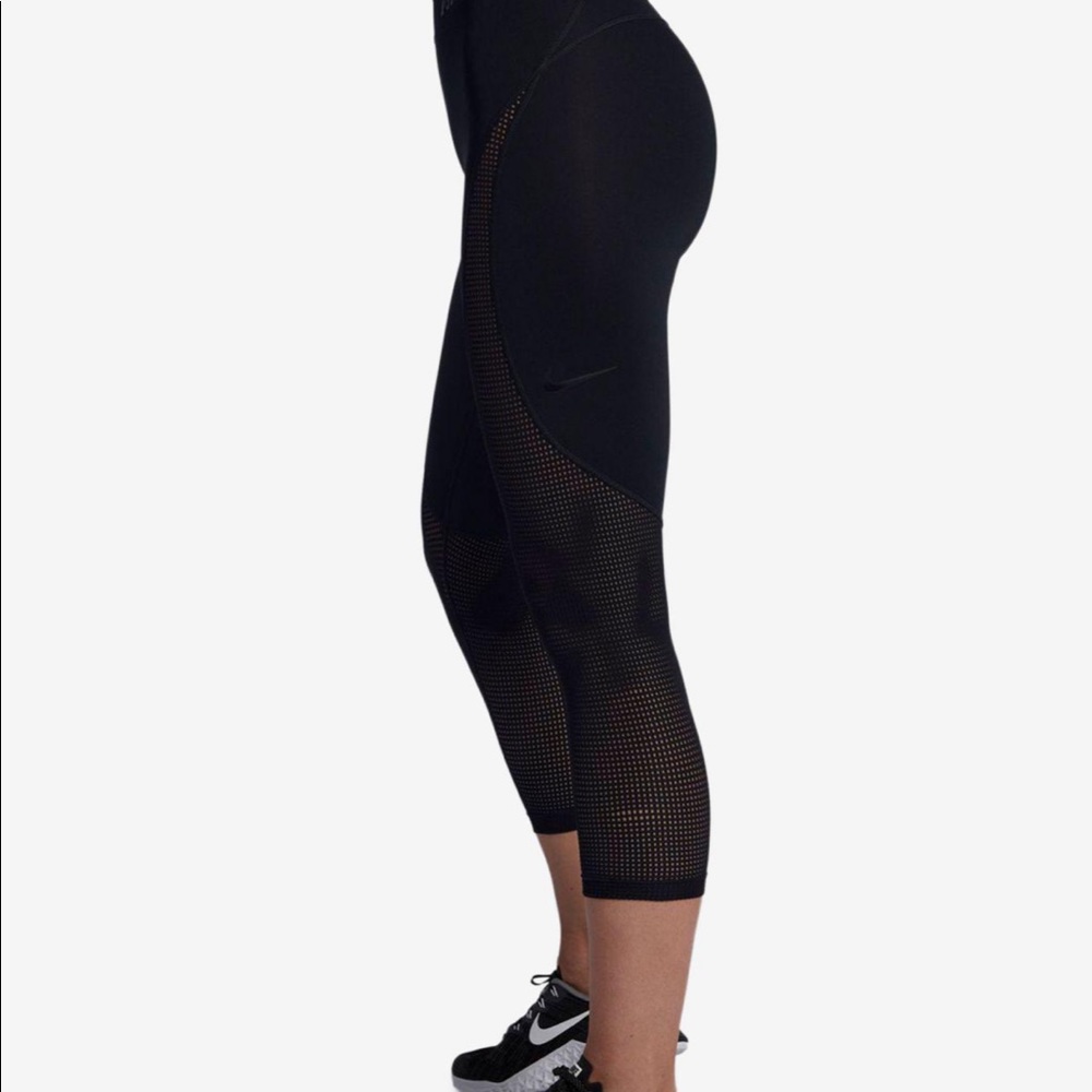 Mesh black nike Capri leggings